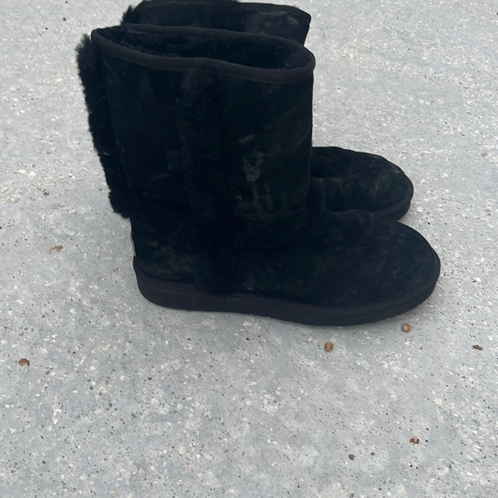 Brand new limited ugg short black boots